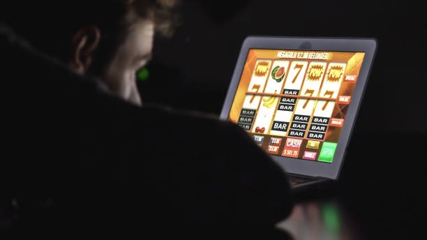 Gonzo's Quest game interface on maju123 showing reels, paylines, and Avalanche mechanic